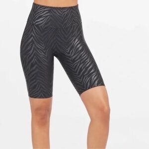 Spanx Faux Leather Zebra Print Bike Shorts Womens Size Medium Black High Rise